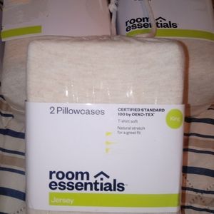 🔴Room Essentials. King PILLOWCASES. SET